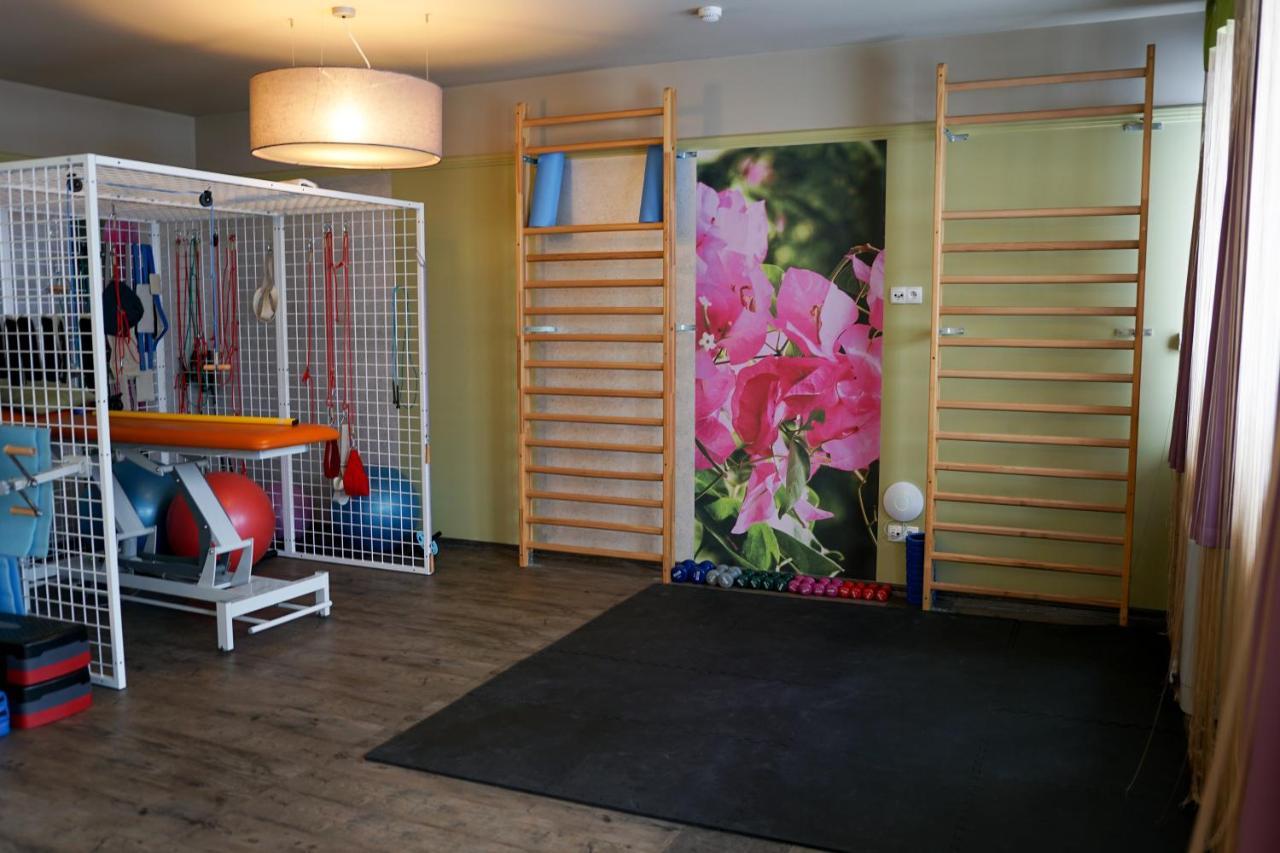 Hotel Olivia Medical Spa Skomielna Czarna エクステリア 写真