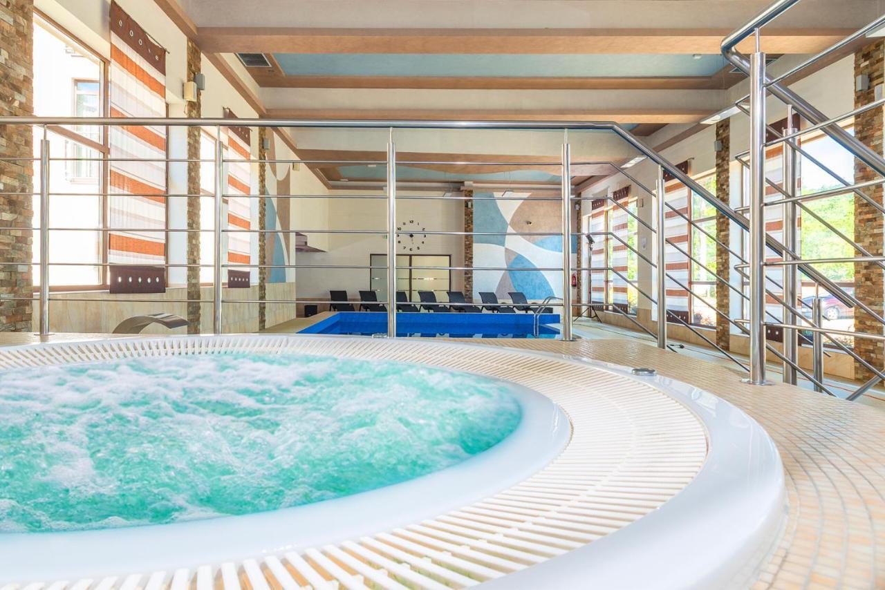 Hotel Olivia Medical Spa Skomielna Czarna エクステリア 写真