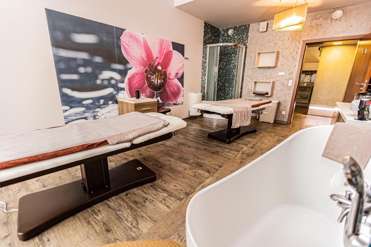 Hotel Olivia Medical Spa Skomielna Czarna エクステリア 写真