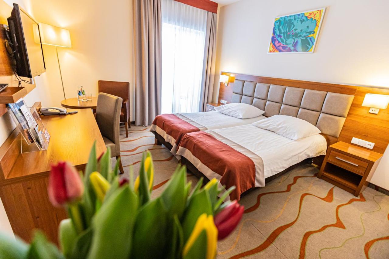 Hotel Olivia Medical Spa Skomielna Czarna エクステリア 写真