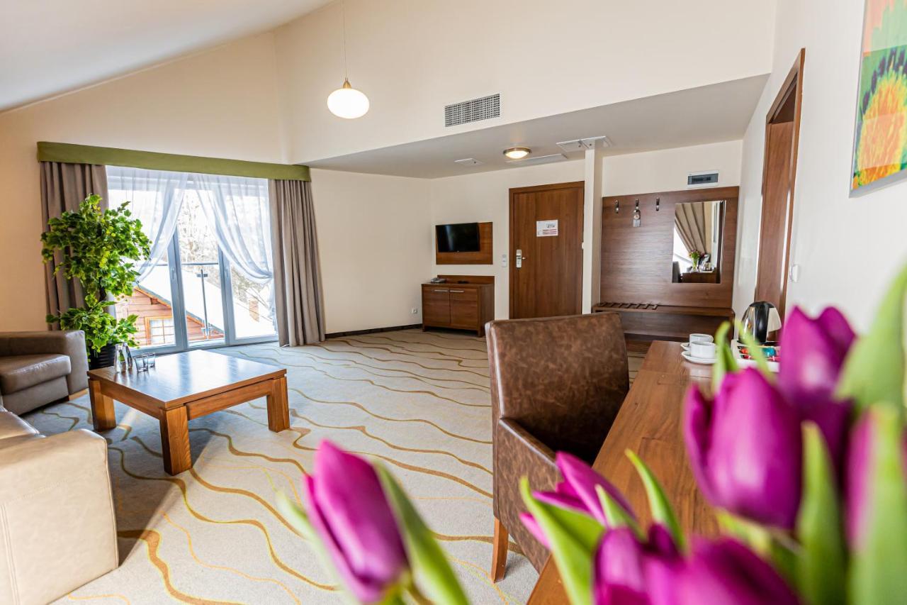 Hotel Olivia Medical Spa Skomielna Czarna エクステリア 写真