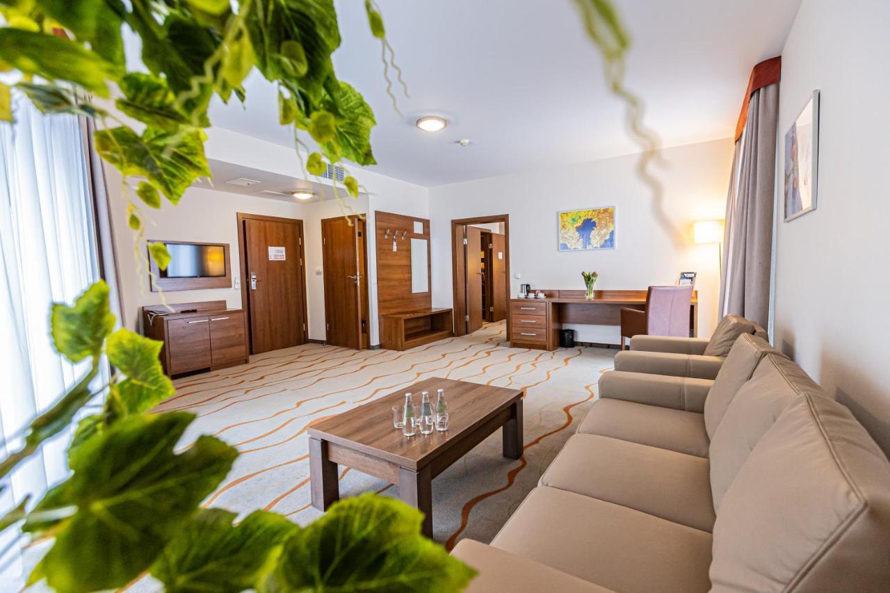 Hotel Olivia Medical Spa Skomielna Czarna エクステリア 写真