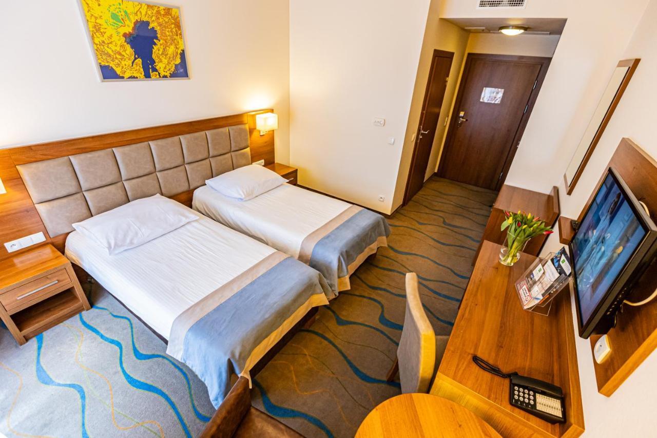 Hotel Olivia Medical Spa Skomielna Czarna エクステリア 写真