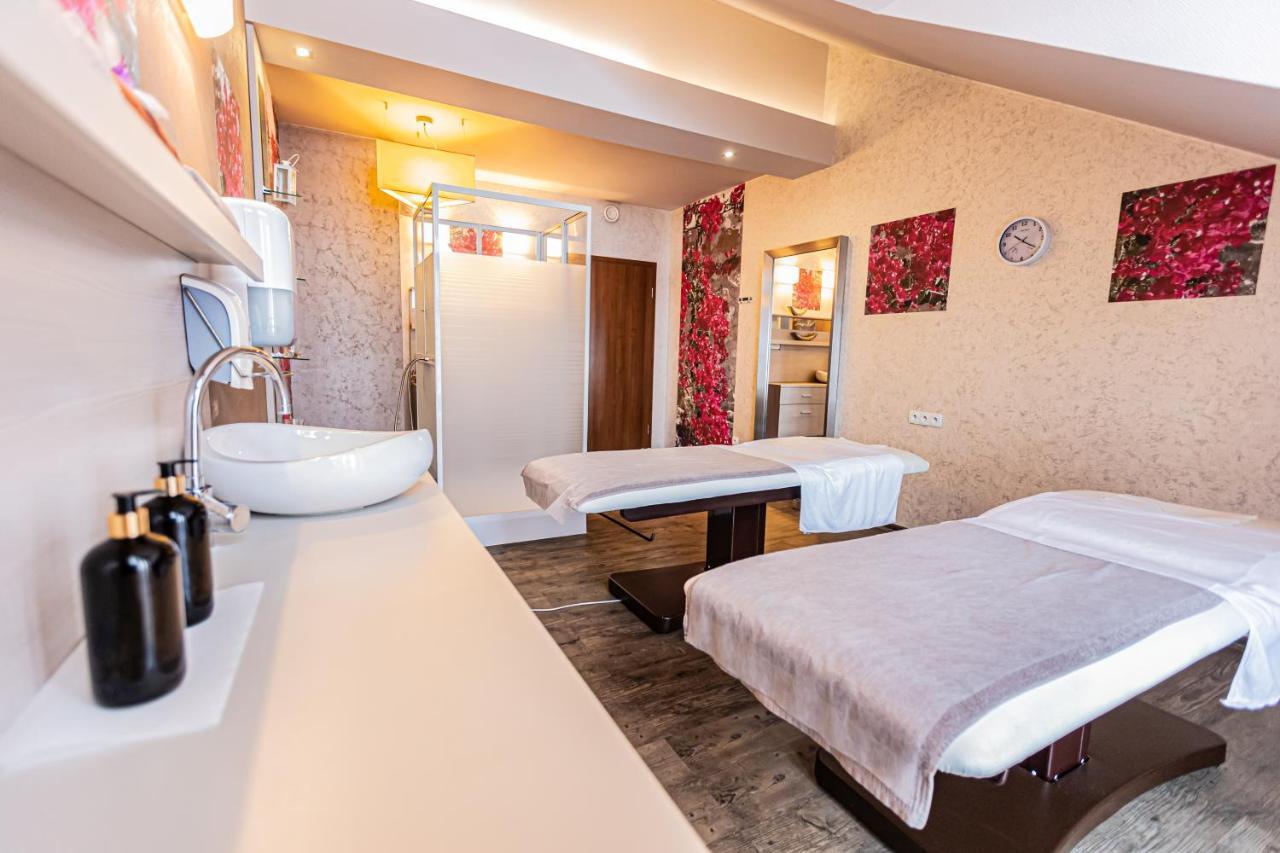Hotel Olivia Medical Spa Skomielna Czarna エクステリア 写真