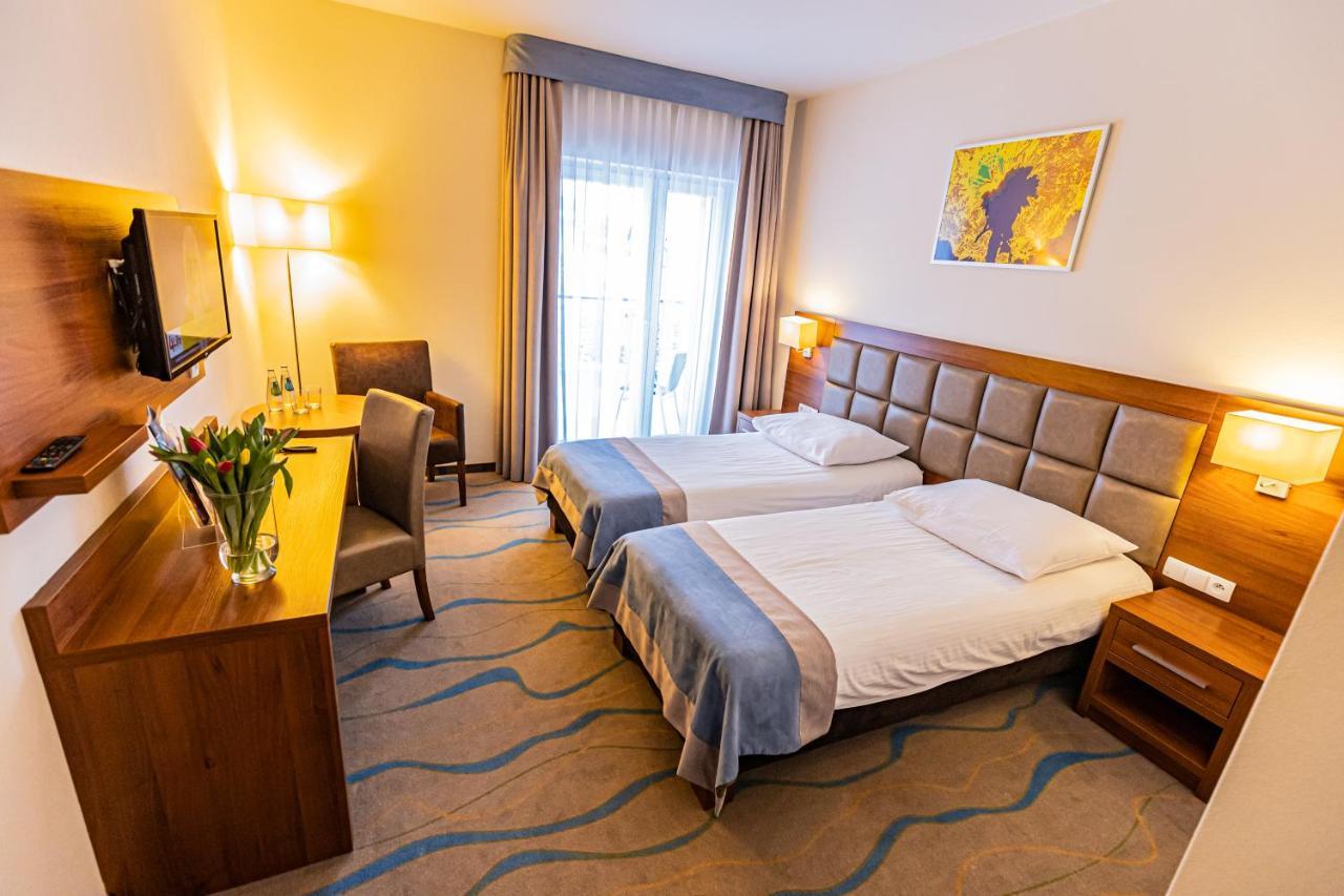 Hotel Olivia Medical Spa Skomielna Czarna エクステリア 写真