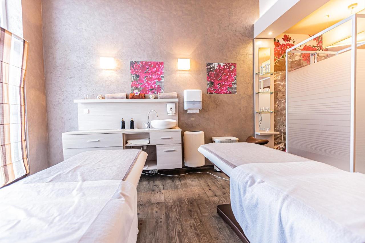 Hotel Olivia Medical Spa Skomielna Czarna エクステリア 写真