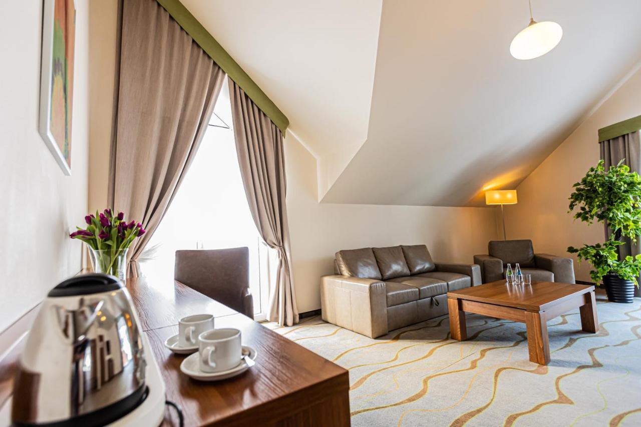 Hotel Olivia Medical Spa Skomielna Czarna エクステリア 写真
