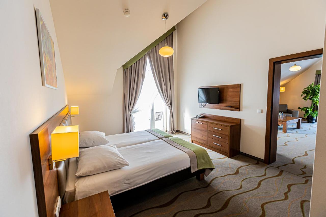 Hotel Olivia Medical Spa Skomielna Czarna エクステリア 写真