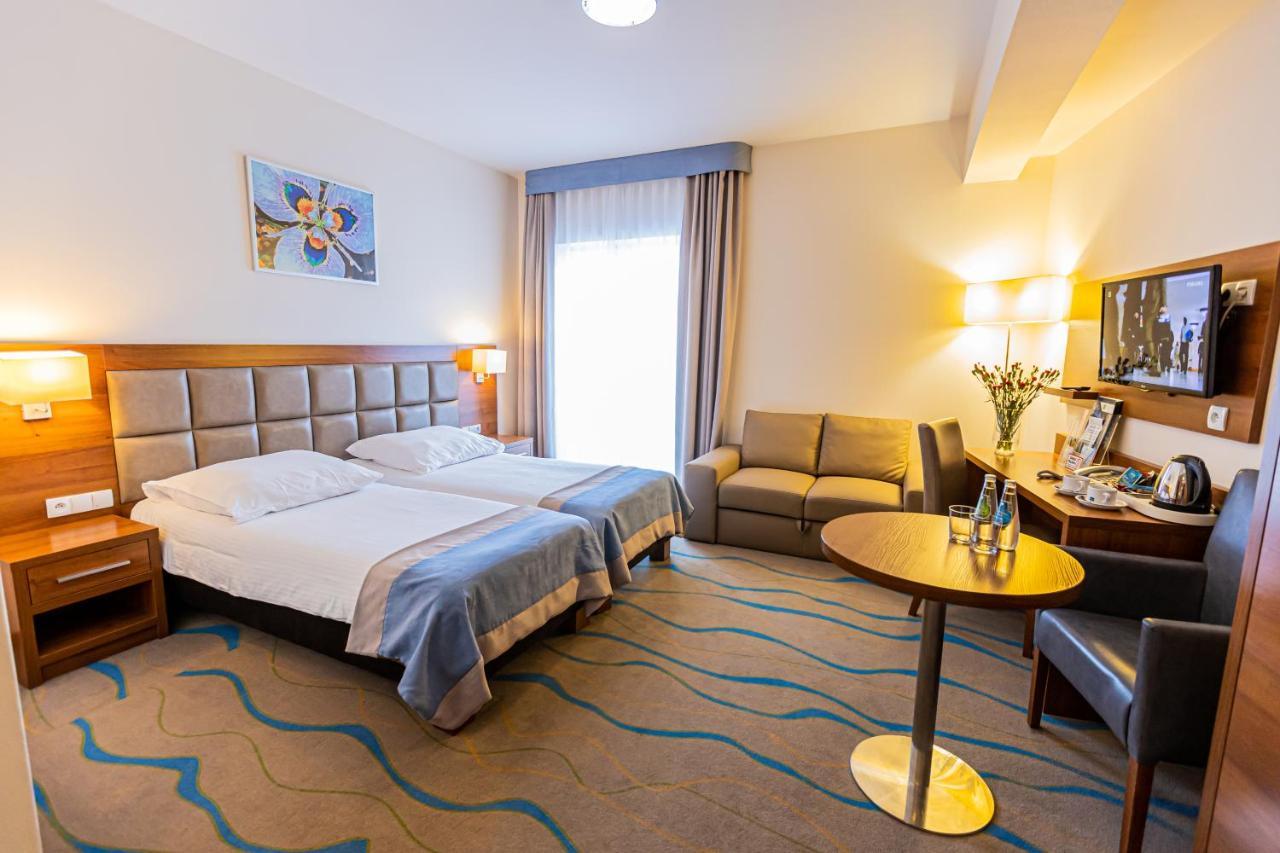 Hotel Olivia Medical Spa Skomielna Czarna エクステリア 写真