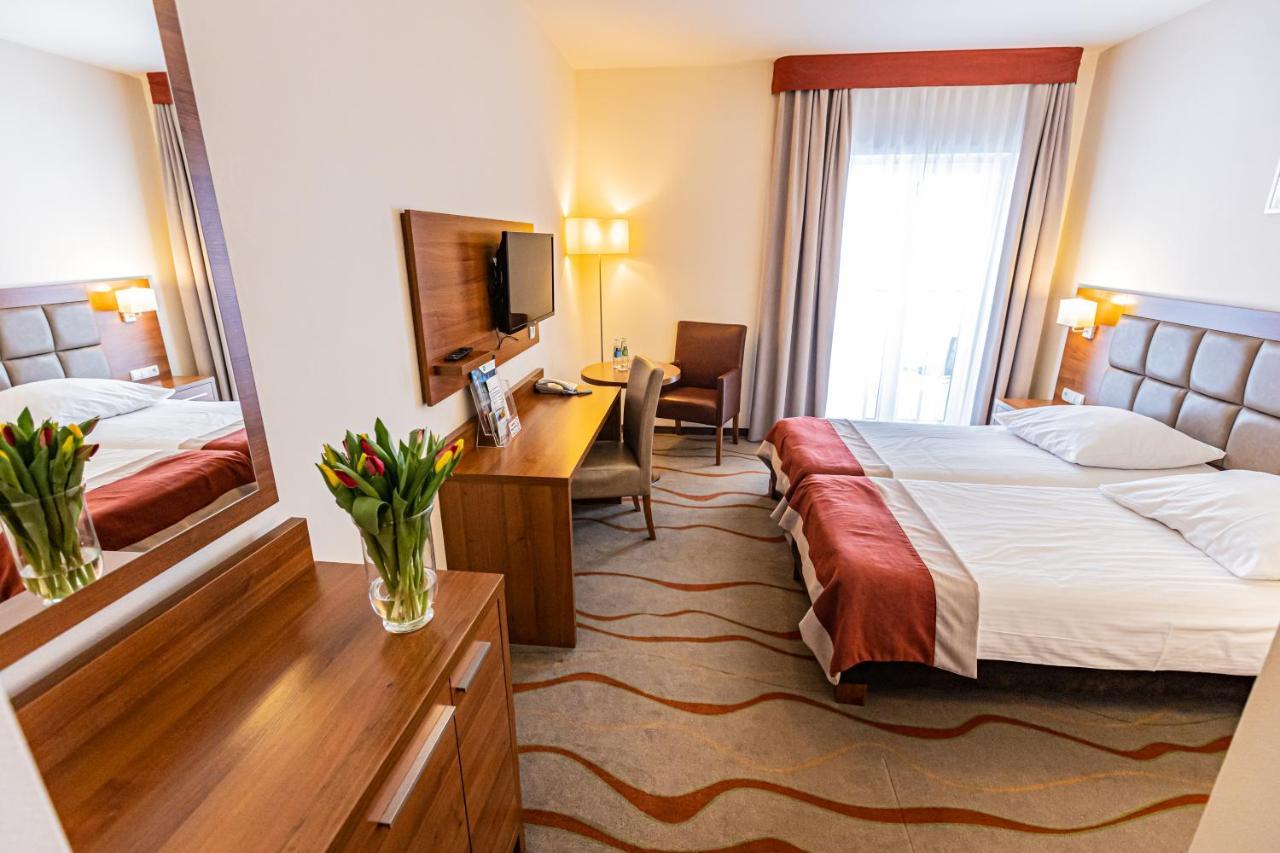Hotel Olivia Medical Spa Skomielna Czarna エクステリア 写真