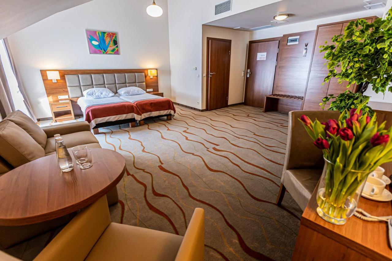 Hotel Olivia Medical Spa Skomielna Czarna エクステリア 写真