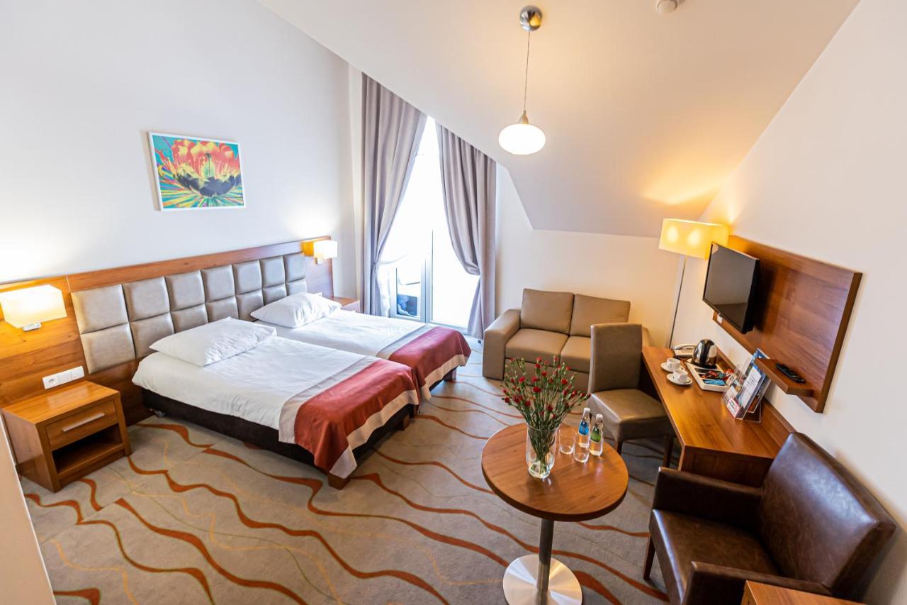 Hotel Olivia Medical Spa Skomielna Czarna エクステリア 写真