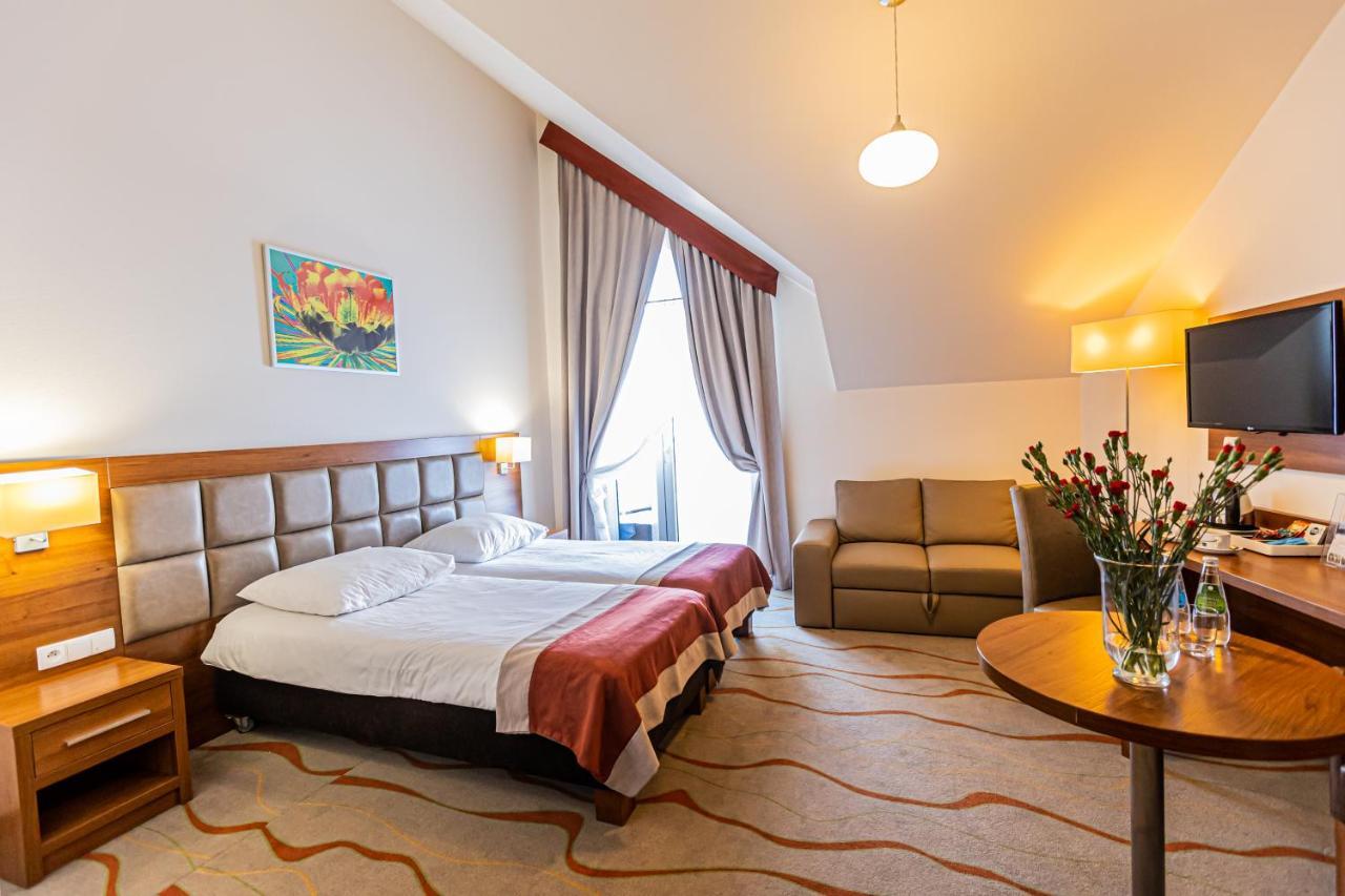 Hotel Olivia Medical Spa Skomielna Czarna エクステリア 写真