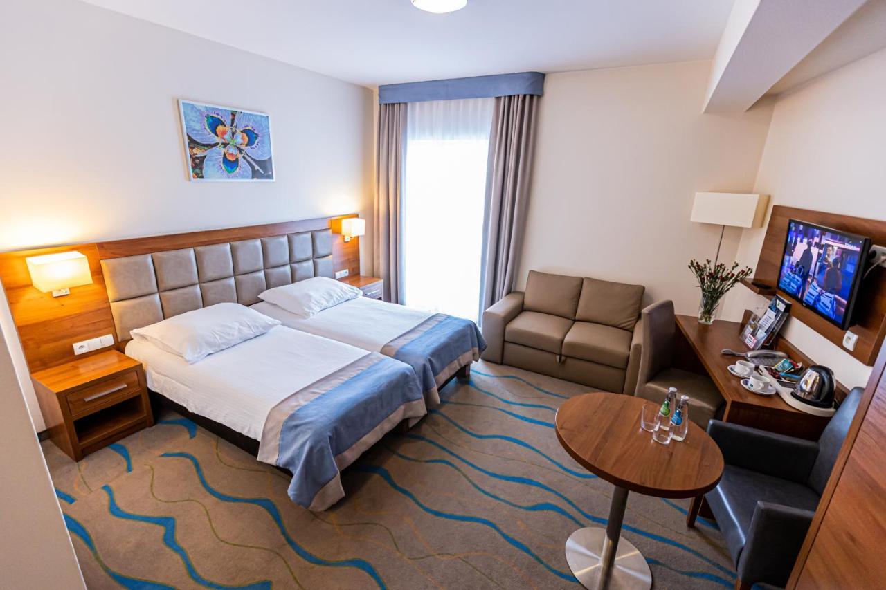 Hotel Olivia Medical Spa Skomielna Czarna エクステリア 写真